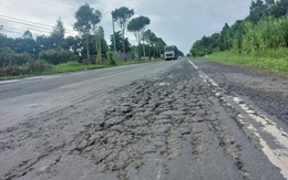 Chi 12 tỉ đồng cán nhựa lại 4km quốc lộ nối Cần Thơ - Hậu Giang