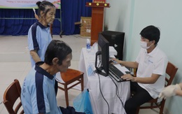 Khám sức khỏe miễn phí cho người lang thang, trẻ mồ côi