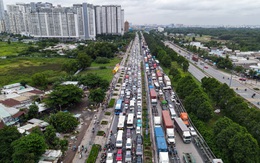 Người dân đổ về quê nghỉ lễ, nhiều tuyến đường ra cửa ngõ TP.HCM, Hà Nội ùn tắc kéo dài