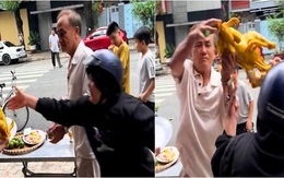 Gia chủ giành giật lại gà cúng với 'cô hồn' vì chưa kịp vái