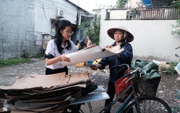 Nữ sinh trường chuyên tới lớp nhờ gánh ve chai của mẹ