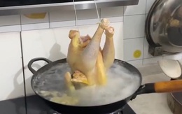 Mẹ chán không buồn nói khi dặn con gái ở nhà 'luộc nửa con gà'