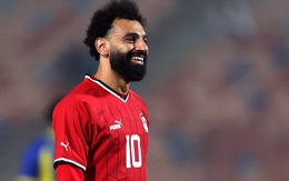 Mohamed Salah đá phạt đền, bóng bật mông thủ môn vào lưới