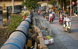 Nâng nền đường Trần Xuân Soạn quận 7, chủ đầu tư nói  nhà dân sẽ không 'biến thành hầm'