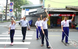 Người 'định hướng di chuyển' cho học trò khiếm thị