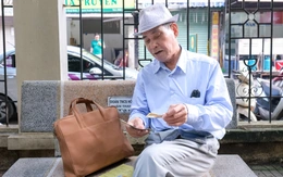 Chi trợ cấp cho người già sao không theo lịch cố định hằng tháng như lương hưu?