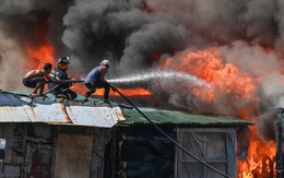 NÓNG: Hơn ngàn căn nhà cháy rụi ở thủ đô Manila