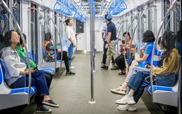 Đi làm bằng metro hay quá