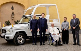 Mercedes-Benz G-Class điện tặng Giáo hoàng: Popemobile mạnh nhất lịch sử?