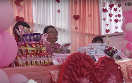 Dân Indonesia đi bầu tổng thống, bất ngờ được tặng sô cô la Valentine