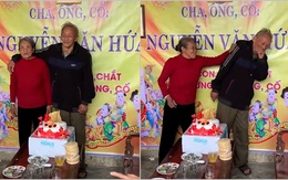 Cụ bà ngại ngùng không cho chồng khoác vai chụp hình ngày mừng thọ