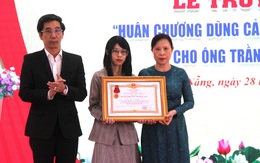 Truy tặng Huân chương Dũng cảm cho bảo vệ ngân hàng bị cướp đâm