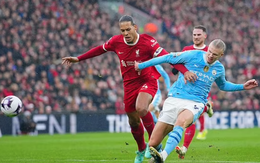 Jamie Carragher: Virgil van Dijk giỏi hơn Erling Haaland