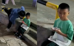 Bé trai ngơ ngác không hiểu vì sao chiếc bánh trên tay biến mất