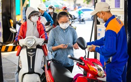 Giá xăng tăng, RON95-3 tiến sát mốc 25.000 đồng/lít