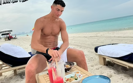 Cristiano Ronaldo 'chạy trốn' tìm phút bình yên