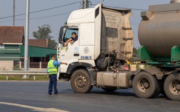 Ngày đầu cấm xe tải nặng trên cao tốc Cam Lộ - La Sơn: Xe quay đầu, xe vẫn lưu thông