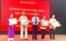 Quận 1 trao huy hiệu Đảng cho 143 đảng viên