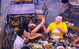 Cô gái ngã bật ngửa vì bạn đùa nhây