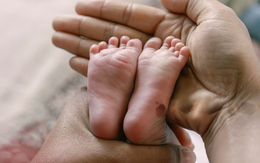 Lần đầu làm mẹ ở tuổi 52
