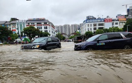 Đô thị mới phía tây Hà Nội chìm trong ‘biển’ nước mưa, chuyên gia nói gì?