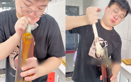 Vợ hối hận khi thách đố chồng lấy nút bần bị rơi trong chai