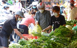 Thích ra chợ tận tay quẹo lựa thay vì bấm lệnh 'đặt mua'