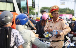 Thủ tướng: Tăng cường bảo đảm an ninh trật tự, an toàn giao thông dịp nghỉ lễ