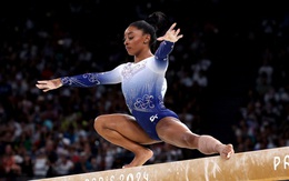 Simone Biles liên tục té ngã, Mỹ mất huy chương tại Olympic 2024