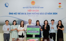 Chubb Life Việt Nam tặng trẻ em bị ảnh hưởng lũ lụt 600 triệu đồng