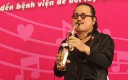 Nghệ sĩ saxophone Trần Mạnh Tuấn biểu diễn ở Bệnh viện Ung bướu: Cuộc đời đó có bao lâu mà hững hờ