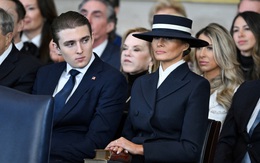 Bà Melania và cậu út Barron gây sốt tại lễ nhậm chức của ông Trump