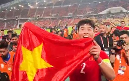 Tuyển Việt Nam và cổ động viên reo hò khi lên ngôi vô địch ASEAN Cup 2024 tại sân nhà Thái Lan