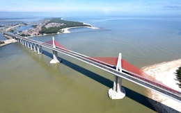 Cầu vượt cửa biển dài nhất miền Trung: Cầu xây xong, bao giờ thông xe?