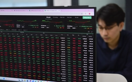 Chứng khoán Mỹ 'nhuộm đỏ' vì căng thẳng Mỹ - Trung, VN-Index được dự báo ra sao?