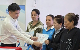 Thẻ bảo hiểm y tế - món quà thiết thực cho người khó khăn