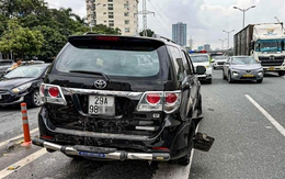 Xe vỡ nát 2 lốp chạy ngược chiều đường vành đai 3 trên cao, tài xế tới bệnh viện kiểm tra ma túy