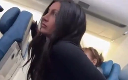 Video người đàn ông bị lừa mở cửa nhà vệ sinh trên máy bay khi có người là dàn dựng