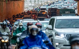 Chánh văn phòng Ủy ban An toàn giao thông nêu 5 lý do 'hễ mưa là Hà Nội kẹt khắp ngả'
