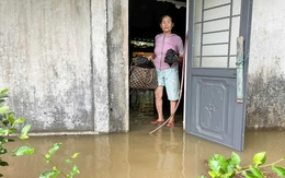 Huế: Nước sông dâng cao, nhiều nhà dân bị ngập sâu