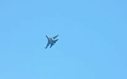 Video máy bay quân sự Trung Quốc và Philippines chạm trán trên không ở bãi cạn Scarborough