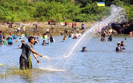 Cả ngàn người tranh bắt cá dưới chân đập tràn khi thủy điện Trị An ngừng xả lũ