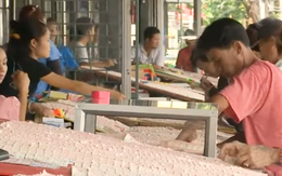 Thái Lan: Mua vé số không trúng cũng có tiền dưỡng già, tuổi 55 được hưởng
