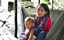 Ngôi nhà chắp vá của gia đình bé trai 4 tháng tuổi nghi bị rơi xuống kênh Xẻo Rô