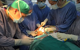 Cứu sống nam sinh bị thanh sắt dài 3 mét đâm xuyên vùng đầu, từ mặt qua gáy