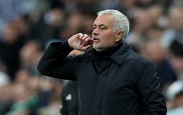 HLV Mourinho tiếp tục nhận trái đắng ở Champions League