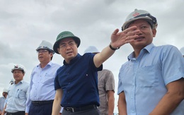 Chủ tịch Quảng Ngãi kiểm tra bờ biển trước bão, điều tiết hồ chứa phòng lũ