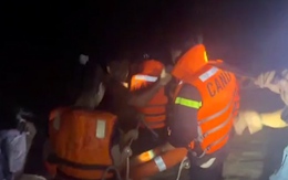 Giải cứu nhiều người mắc kẹt sau mưa lớn ở Bến Cát, TP.HCM