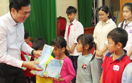 200 học sinh Thanh Hóa nhận học bổng ngăn dòng bỏ học