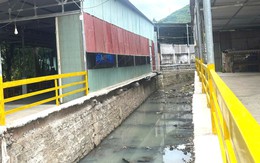 Tháo dỡ nhà tiền chế lấn mương thoát nước